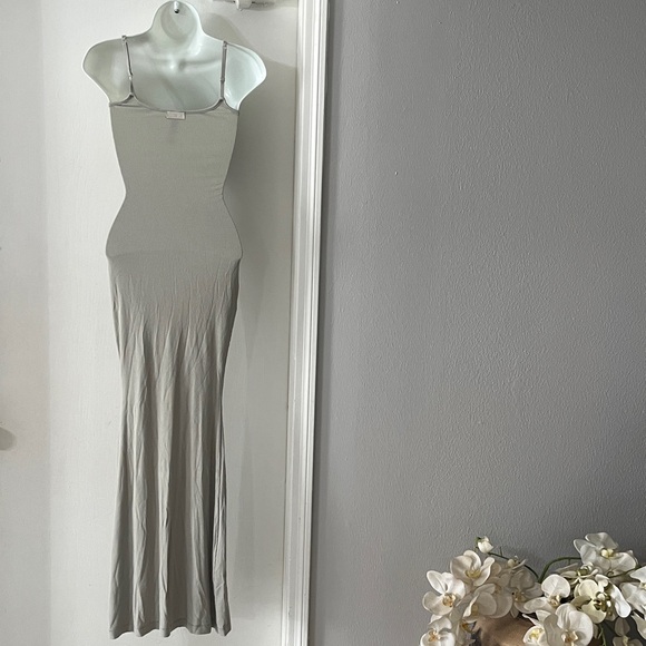 SKIMS Sage Maxi Dress - Picture 3 of 8